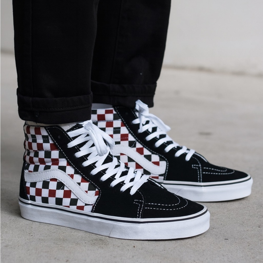 Vans Black and Red Checkered High-Top Sneakers. Mens 9